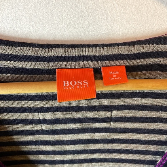 Hugo Boss navy blue men’s large 5 button cardigan with purple details. - Picture 2 of 8